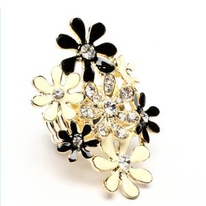 Amrita Singh Enamel & Crystal Floral  Ring. NWT.